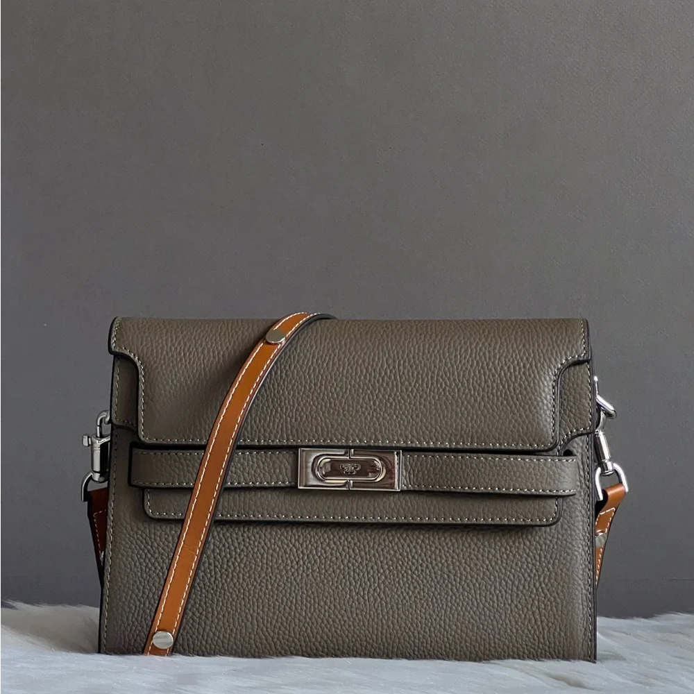 💰SOLD - 158723 - Tory Burch Lee Radziwill Pebbled Shoulder Bag - Picture 13 of 16